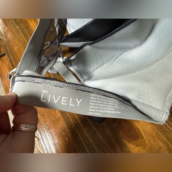 38D Bra - Picture 3 of 3